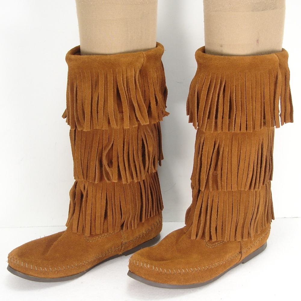 MINNETONKA MOCCASINS SUEDE 3 LAYER FRINGE BOOTS 8